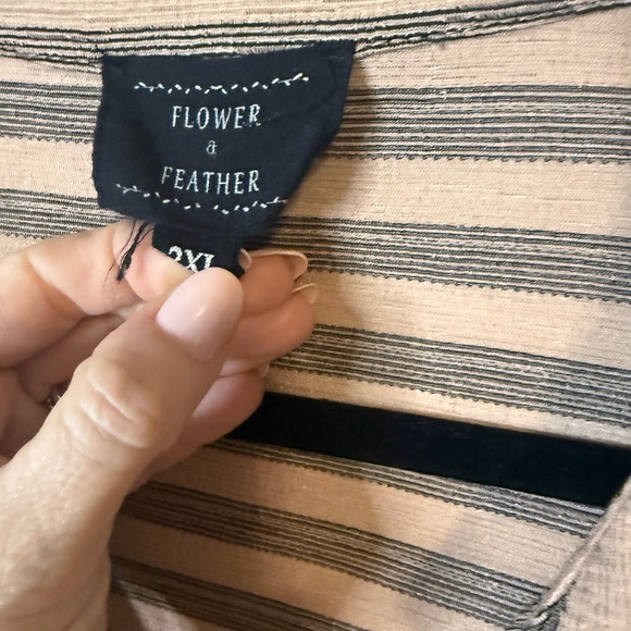 Flower & Feather Striped Button Down Shirt size 2XL women’s - Picture 6 of 7